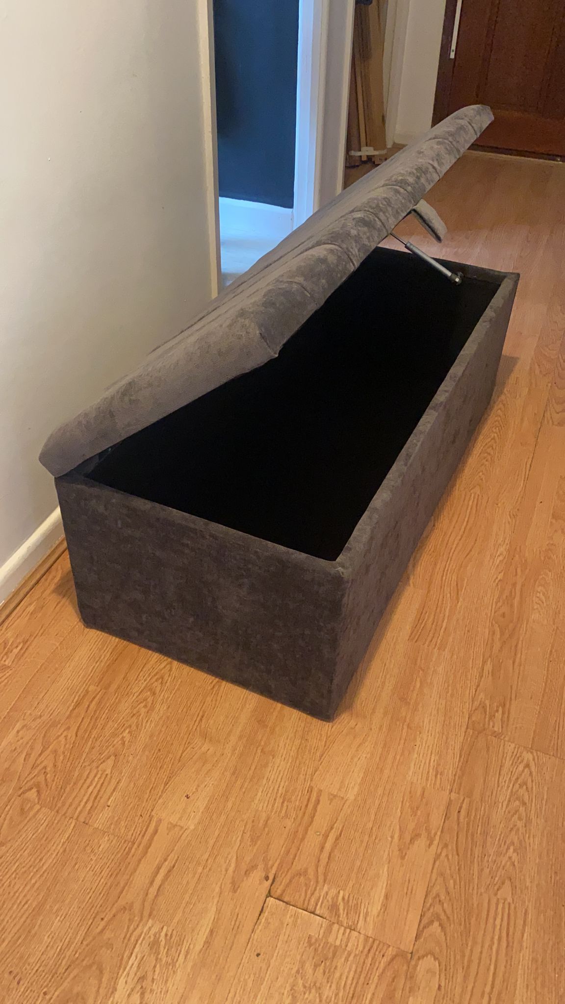 CHESTERFIELD BLANKET BOX