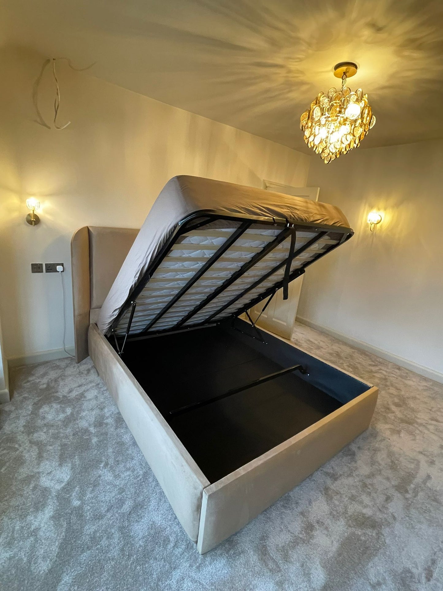 The Arfa Winged Panel Frame